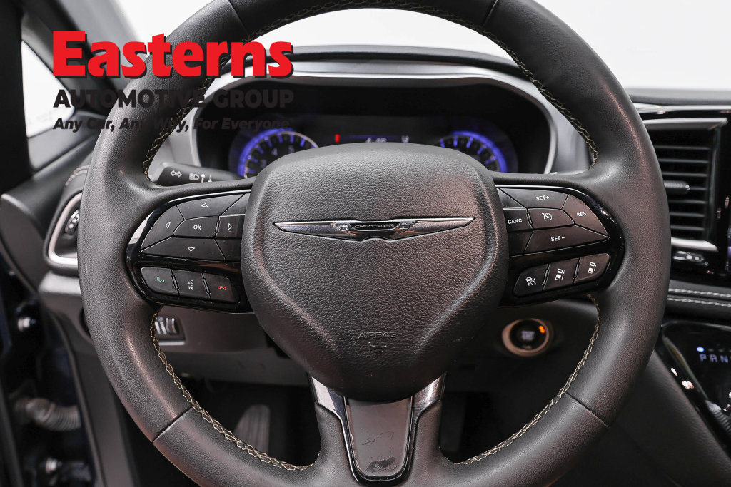 Used 2023 Chrysler Pacifica Touring-L w/ S Appearance Package FWD image 11