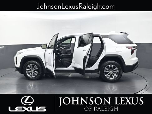 Used 2025 Chevrolet Equinox LT FWD image 35