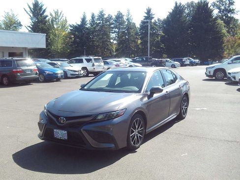 Used 2023 Toyota Camry SE FWD image 1