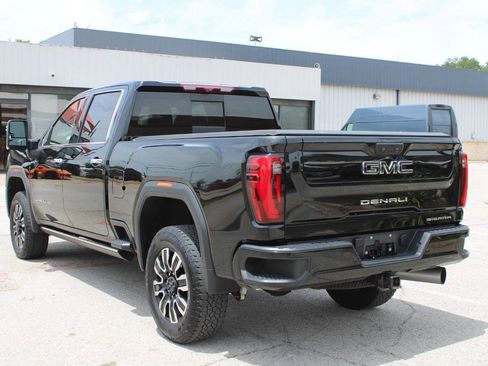 Used 2024 GMC Sierra 3500 Denali Ultimate AWD/4WD image 4