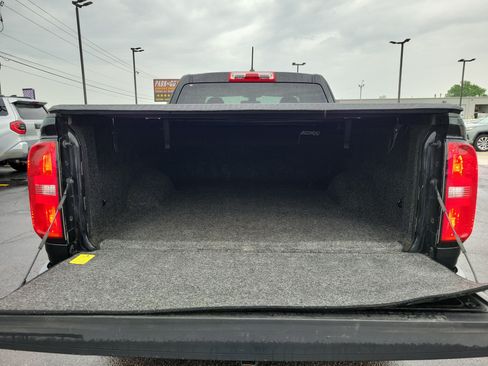 Used 2019 Chevrolet Colorado W/T w/ WT Convenience Package AWD/4WD image 8
