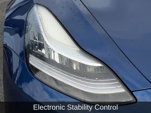 Used 2020 Tesla Model 3 Standard Range Plus image 11