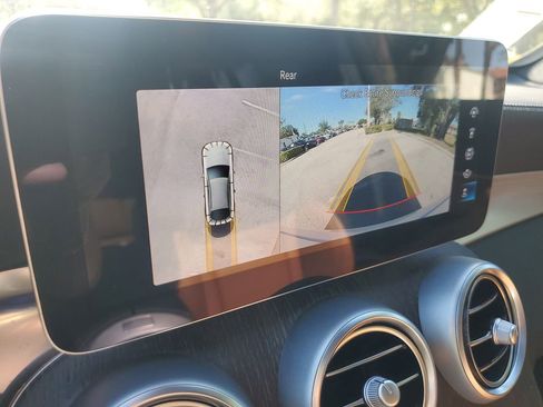 Used 2022 Mercedes-Benz GLC 300 4MATIC Coupe image 31