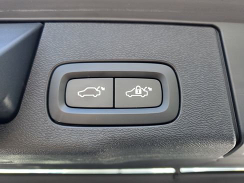 Used 2018 Volvo XC60 T6 Momentum w/ Advanced Package image 6