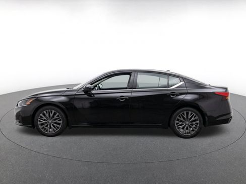 Used 2025 Nissan Altima 2.5 SV FWD image 4