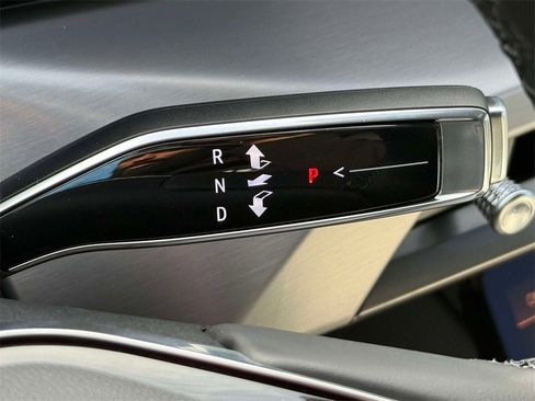 New 2026 Cadillac Vistiq Luxury image 18