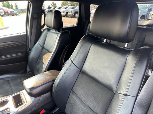 Used 2019 Jeep Grand Cherokee Altitude AWD/4WD image 14