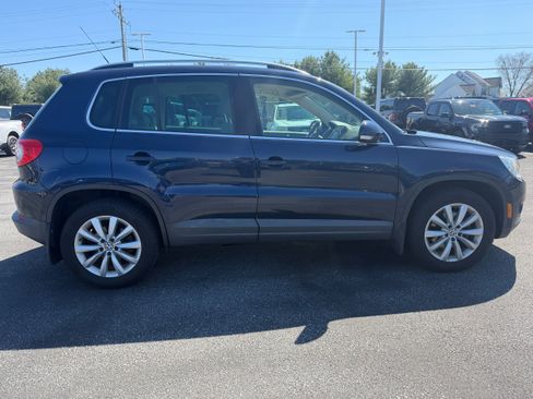 Used 2011 Volkswagen Tiguan SE image 5