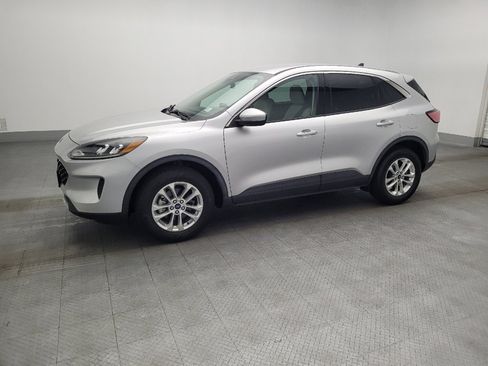 Used 2020 Ford Escape SE image 2