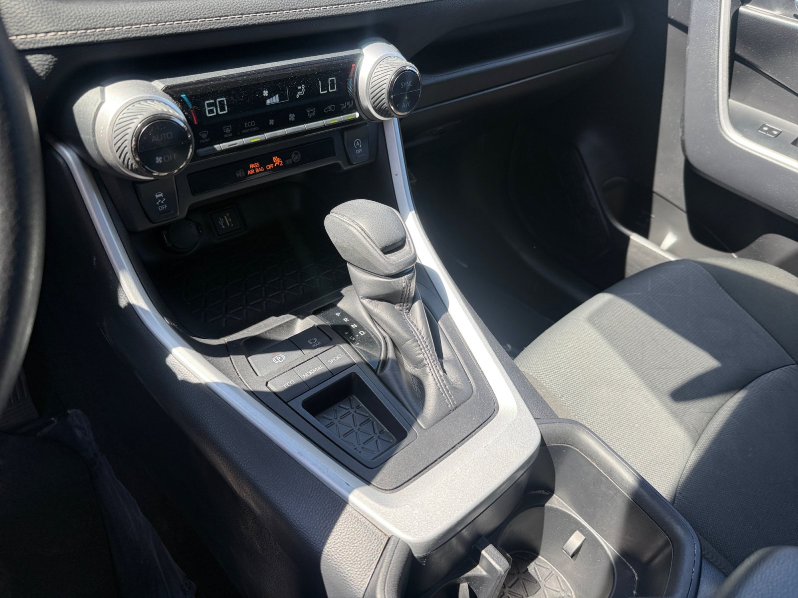 Used 2024 Toyota RAV4 XLE FWD image 13