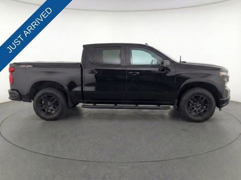 Used 2022 Chevrolet Silverado 1500 Custom w/ LPO, Blackout Package image 2