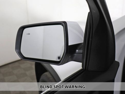 Used 2023 GMC Acadia SLE w/ Driver Convenience Package image 4