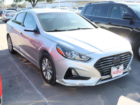 Used 2018 Hyundai Sonata SE image 2