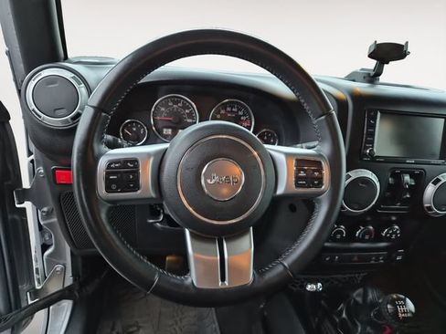 Used 2017 Jeep Wrangler Unlimited Rubicon w/ Dual Top Group AWD/4WD image 13