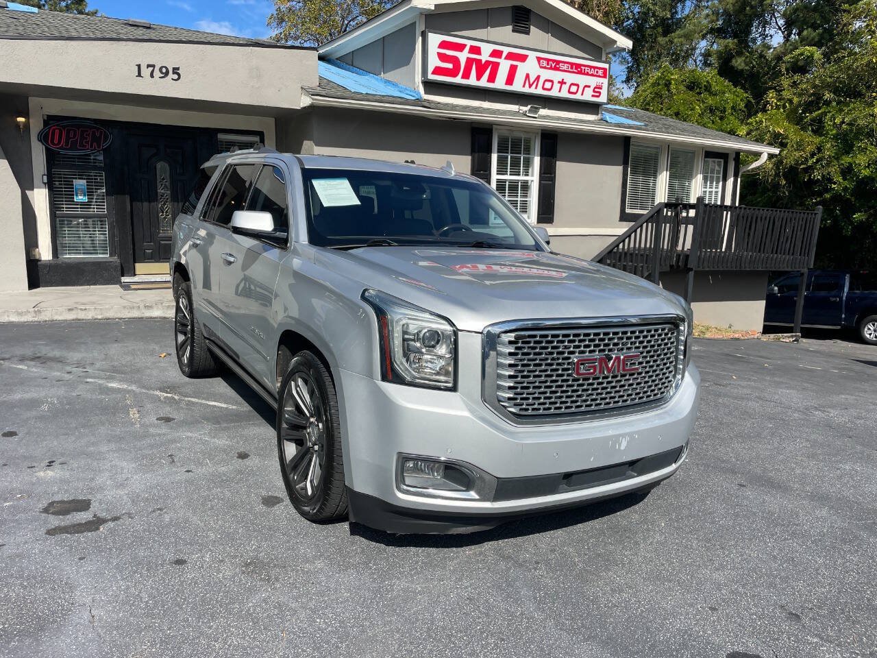 Used 2017 GMC Yukon Denali w/ Open Road Package AWD/4WD image 4
