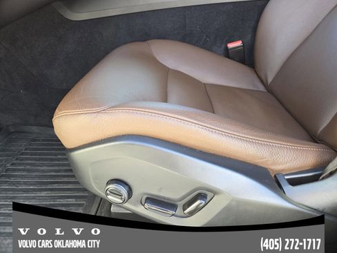 Certified 2023 Volvo XC60 B5 Plus w/ Climate Package image 23