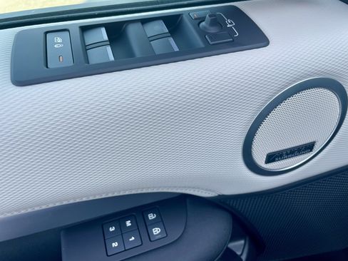 New 2026 Land Rover Discovery Limited Edition AWD/4WD image 11