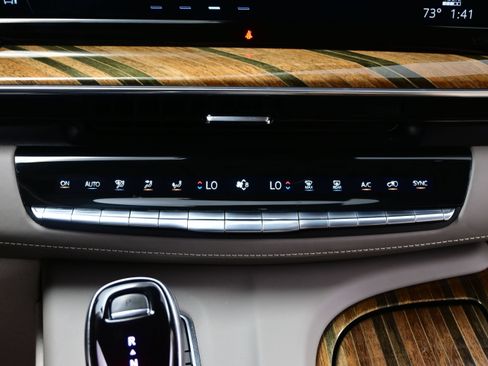 Used 2023 Cadillac Escalade ESV Premium Luxury Platinum AWD/4WD image 24