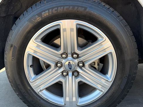 Used 2019 Ford Expedition Max XLT w/ Equipment Group 202A RWD image 29