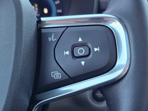 Certified 2023 Volvo XC40 B5 Ultimate w/ Protection Package Premier image 29