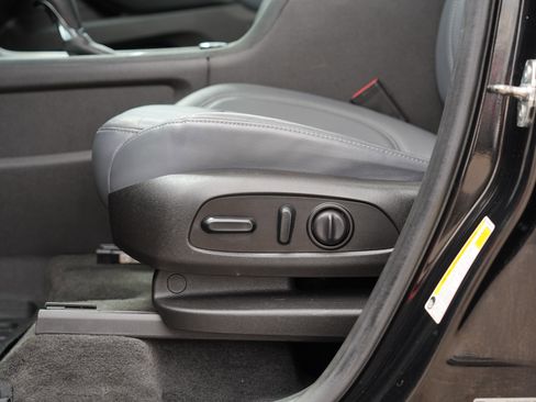 Used 2019 Chevrolet Traverse Premier w/ LPO, Floor Liner Package AWD/4WD image 15