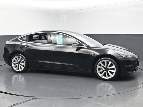 Used 2018 Tesla Model 3 Mid Range image 5