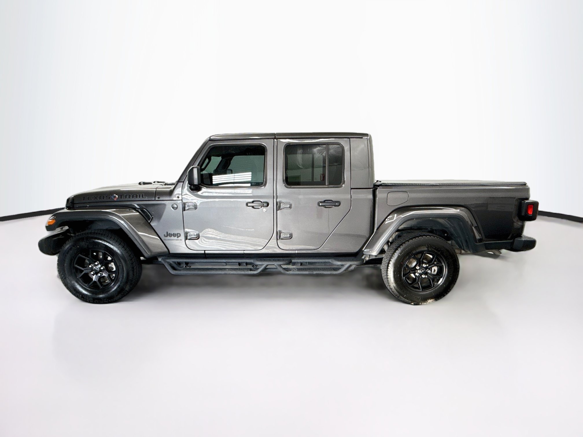 Used 2025 Jeep Gladiator Sport AWD/4WD image 4