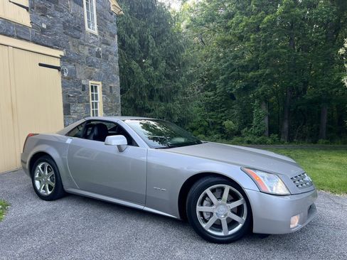 Used 2004 Cadillac XLR RWD image 41