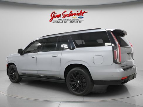 Used 2024 Cadillac Escalade ESV Sport Platinum w/ LPO, ONYX Package AWD/4WD image 4