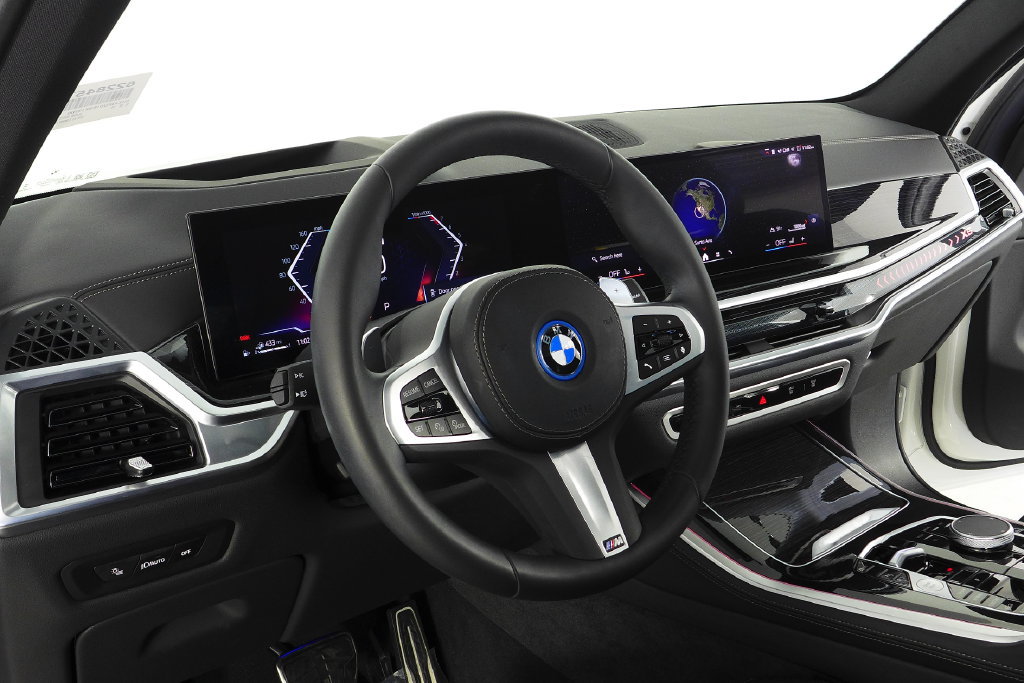 Certified 2025 BMW X5 xDrive50e w/ M Sport Package AWD/4WD image 31