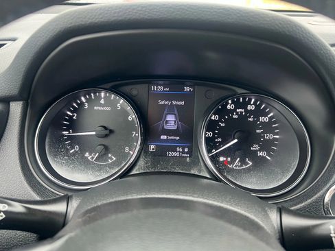 Used 2018 Nissan Rogue SL w/ Premium Package image 11