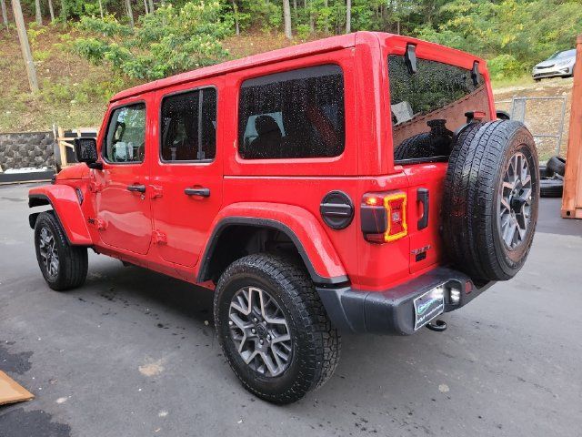 Used 2025 Jeep Wrangler Unlimited Sahara AWD/4WD image 7