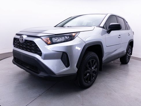 Used 2022 Toyota RAV4 LE AWD/4WD image 11
