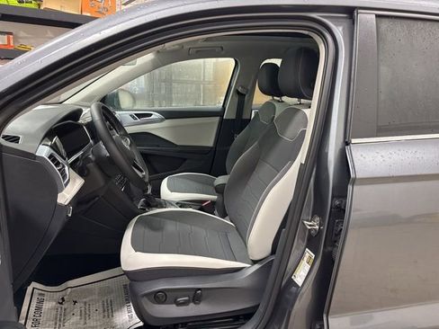 New 2025 Volkswagen Taos SE image 7