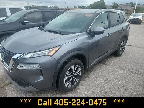 Used 2023 Nissan Rogue SV image 1