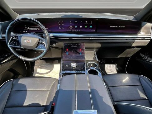 Certified 2025 Cadillac Escalade ESV Premium Luxury AWD/4WD image 7