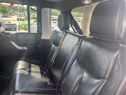 Used 2017 Jeep Wrangler Unlimited Rubicon AWD/4WD image 23