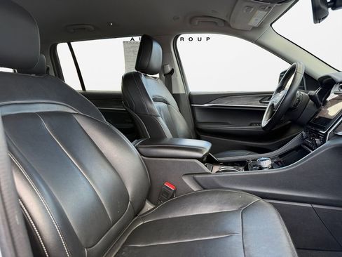 Certified 2022 Jeep Grand Cherokee L Limited w/ Black Appearance Package image 16