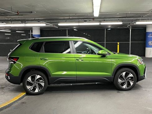 New 2025 Volkswagen Taos SE image 38