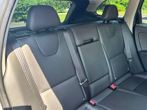 Used 2017 Volvo XC60 T5 Inscription w/ Advanced Package AWD/4WD image 32
