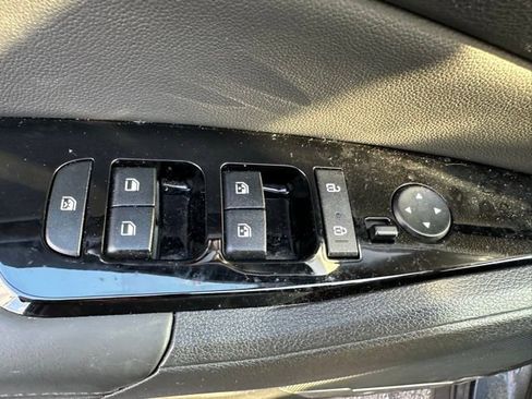 Used 2025 Kia Sportage EX image 11