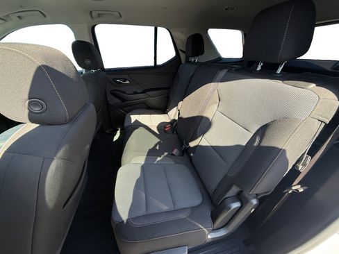 Used 2021 Chevrolet Traverse LT image 16