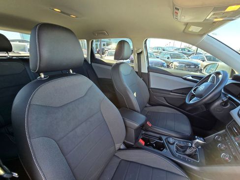 Used 2022 Volkswagen Taos SE image 9