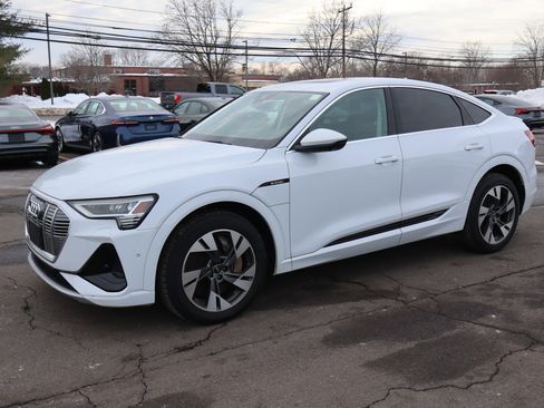 Used 2022 Audi e-tron Premium Plus w/ Premium Plus Package image 1