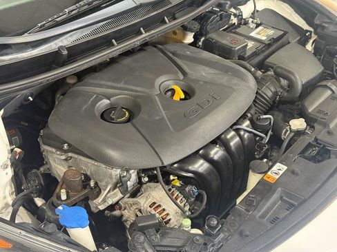 Used 2017 Hyundai Elantra GT FWD image 32
