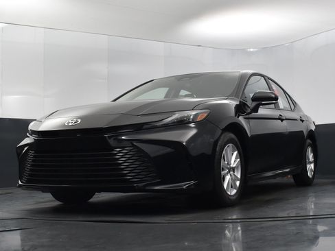 Used 2025 Toyota Camry LE image 35