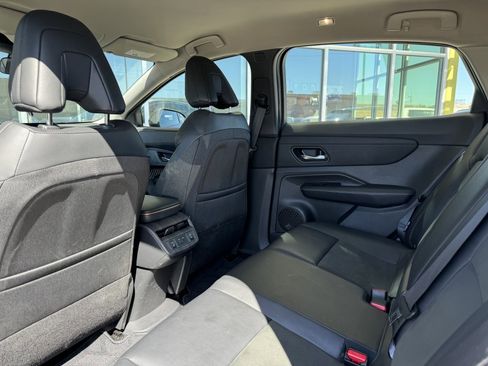 Used 2023 Nissan Ariya FWD image 35