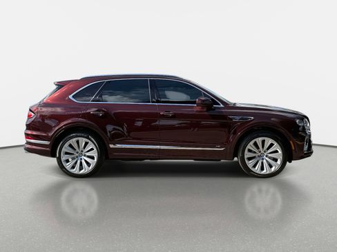 Used 2022 Bentley Bentayga image 2