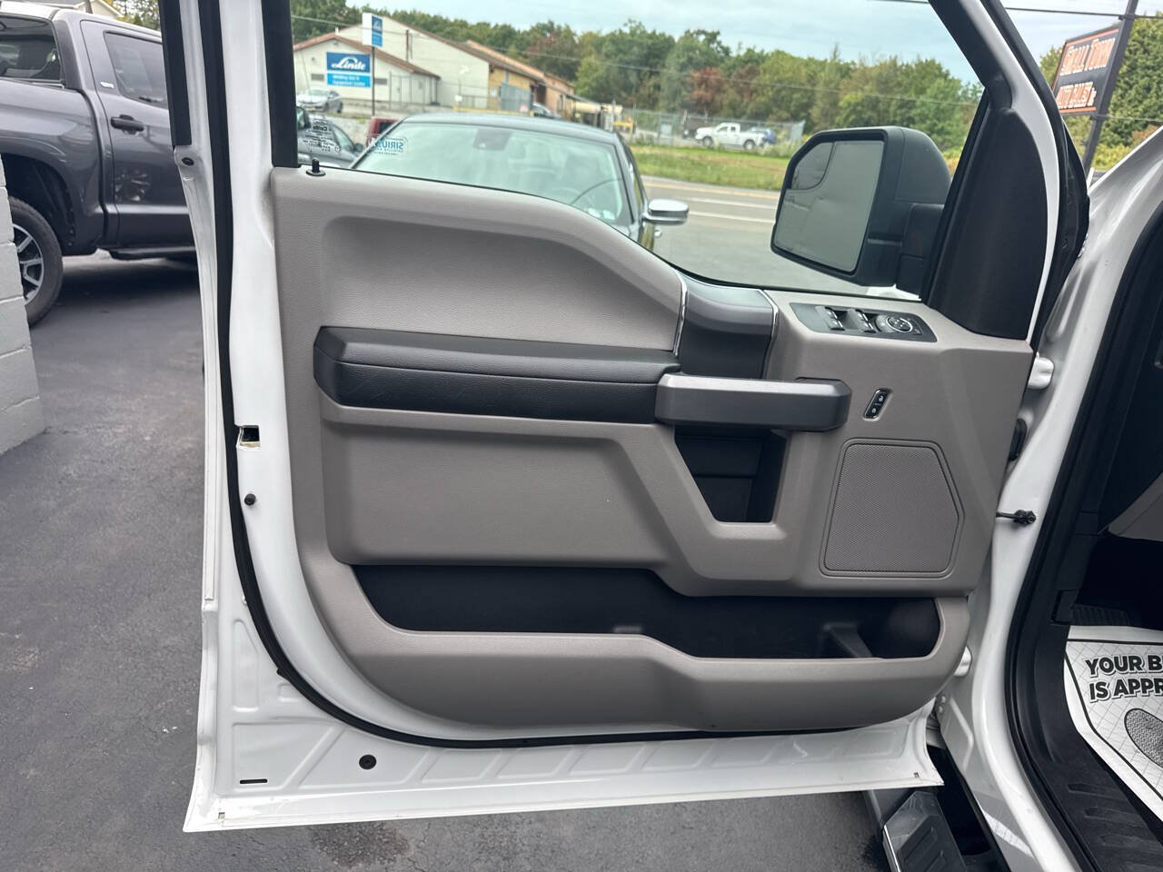 Used 2015 Ford F150 XLT w/ Equipment Group 301A Mid AWD/4WD image 14
