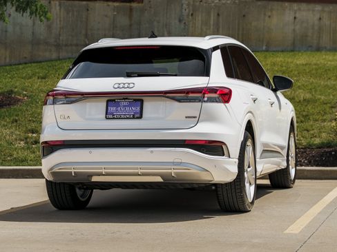Used 2023 Audi Q4 e-tron Premium Plus w/ Premium Plus AWD/4WD image 4